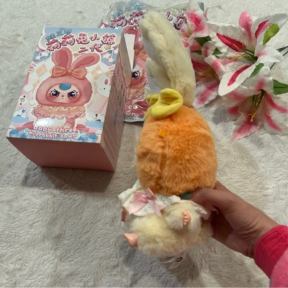 Baby Three Lilyrabbit Town Vinyl Plush Bunny Pendant with Bow - Picture 4 of 10